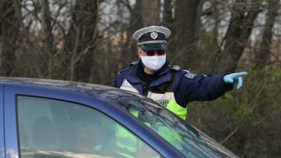 Полицаите трябва да са с маски и ръкавици при проверка на водачите на автомобилите