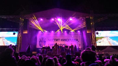 Концертите са всяка вечер на открито на площад Тройката