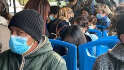 Маските са задължителни навсякъде в Италия, но в обществения транспорт не може да се спазва дистанция и риска от заразяване се увеличава. Снимки Росица Мирчева