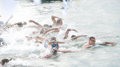 Близо 200 плувци участват в международния маратон. Снимки Община Бургас
