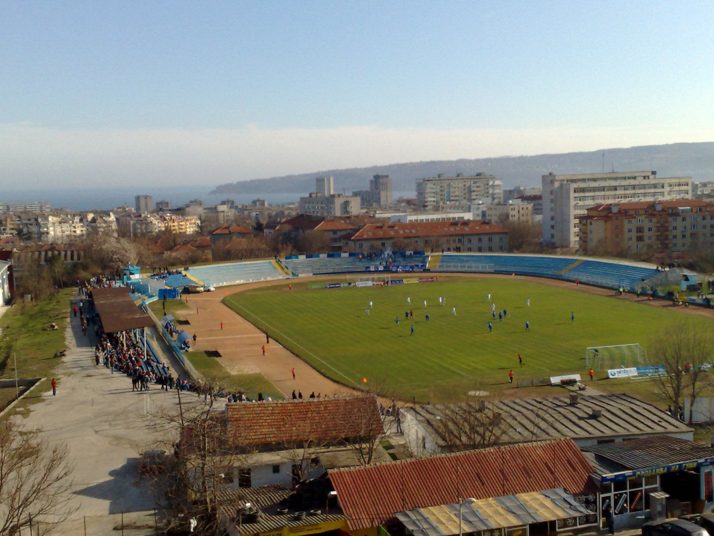 Стадионы крыма. Стадион Тича Варна. Старый футбольный стадион.