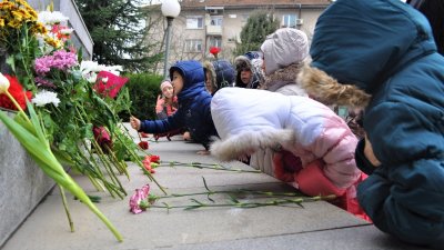 Венци и цветя ще бъдат поставени пред паметника на руските освободители. Снимка Архив