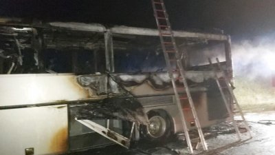 Автобусът е изгорял напълно, пострадали пътници няма. Снимки Община Бургас