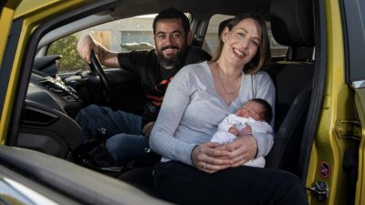 Мари Хед ражда втората си дъщеря в колата, докато Илиян шофира максимално бързо, за да стигне до болницата. Снимки The Sun