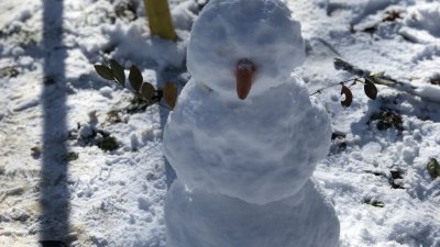 За малчуганите най-вълнуващо е да направят снежен човек сами. Снимки Авторът