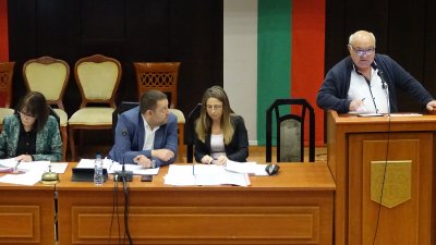 Съветниците подкрепиха и предложението за удължаване на работното време на Синята зона. Снимка ОбС Варна