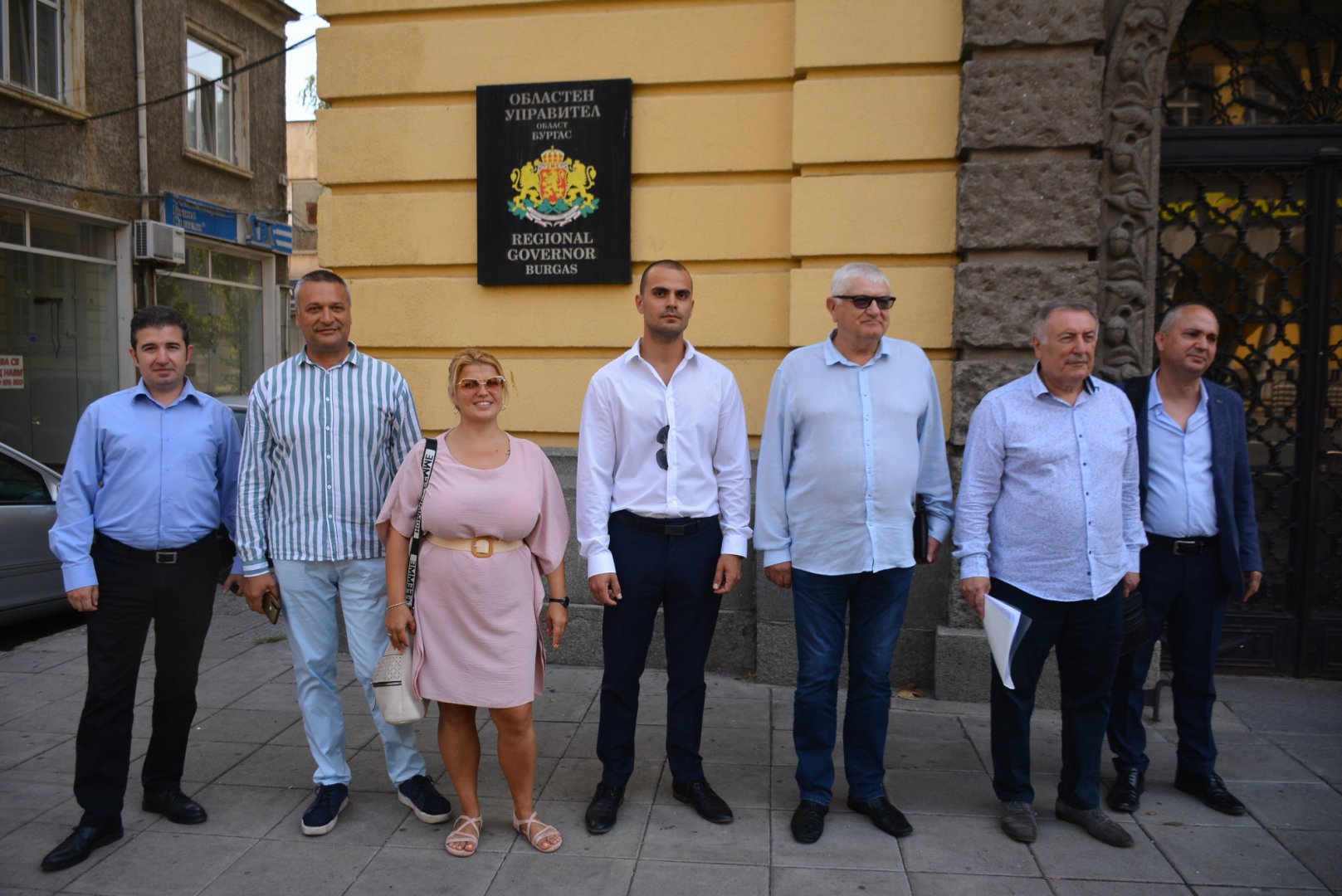 Водачът на листата на БСП за България Петър Кънев и част от кандидатите за депутати подадоха документи в РИК. Снимка БСП