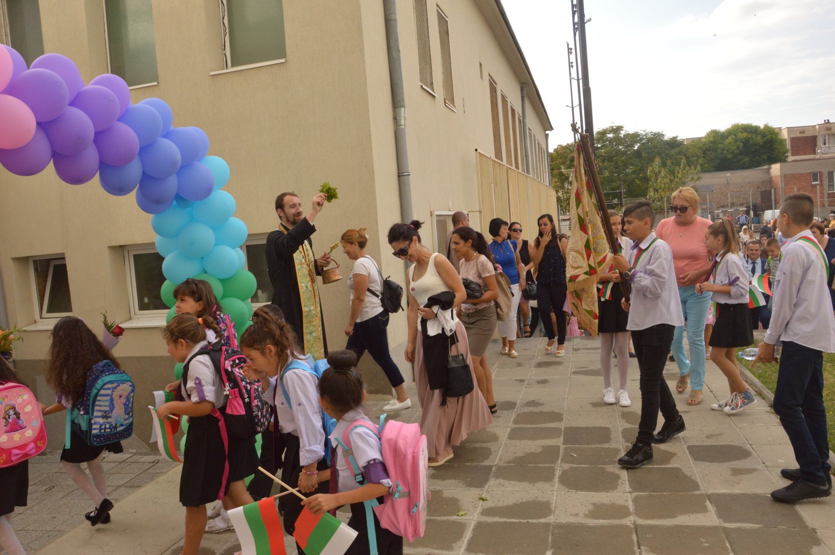 Над 1500 ученици прекрачиха прага на учебните заведения в община Созопол. Снимки Община Созопол
