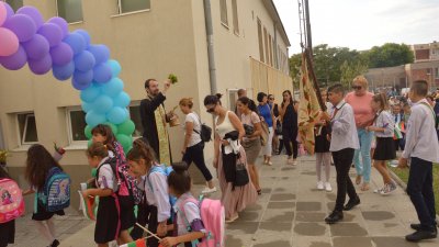 Над 1500 ученици прекрачиха прага на учебните заведения в община Созопол. Снимки Община Созопол