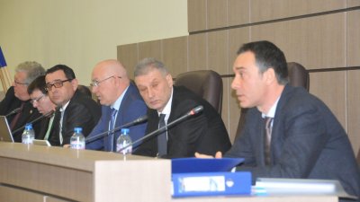 Бенчо Бенчев (вторият отляво надясно) е зам.-председател на ОбС Бургас. Снимка Архив Черноморие-БГ