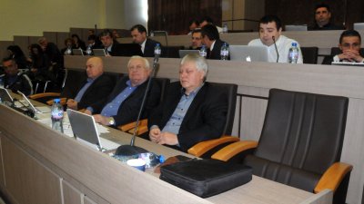 Съветниците от СЕК (на втория ред на снимката) бойкотираха докладната записка. Снимка Лина Главинова