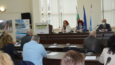 Докладната записка бе приета на сесия на ОбС - Приморско, на която присъства и областния управител Мария Нейкова. Синмка Областна управа - Бургас