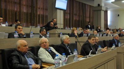Съветниците се събраха на извънредна сесия, за да гласуват докладната на Община Бургас. Снимка Лина Главинова