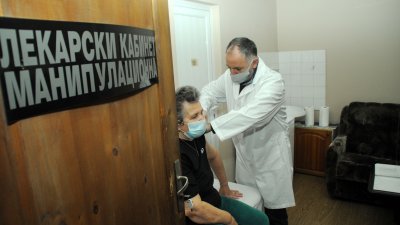 От Община Бургас ще съдействат на възрастнит хора, които искат да се ваксинират. Снимка Архив Черноморие-бг