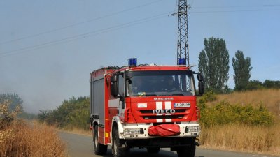 Пожарът във фермата бил изгасен от огнеборци. Снимка Архив Черноморие-бг