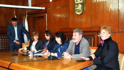 Кампанията се организира от БЗС, Областна управа, РУО и Община Бургас. Снимка Лина Главинова