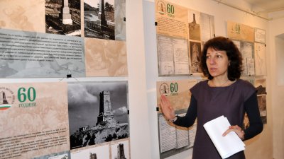 Иванка Делева - главен уредник в Историческата експозиция на РИМ - Бургас разказва за изложбата, която ще бъде открита утре. Снимки Лина Главинова
