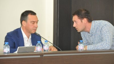 От 2-ри януари бившият съветник Тодор Колев (вдясно) става подчинен на кмета на Бургас Димитър Николов. Снимки Лина Главинова