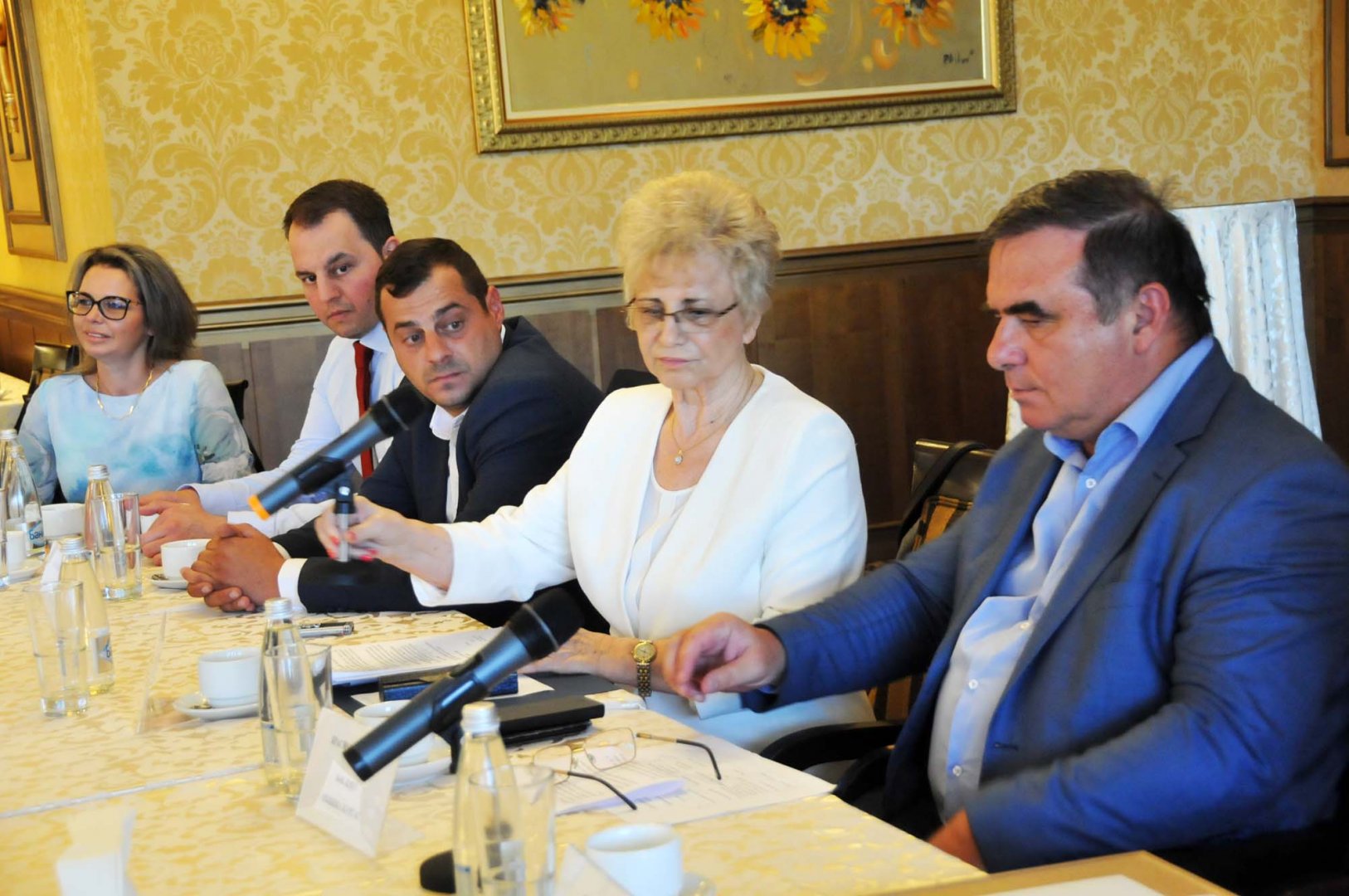 Зам.-председателят на ТИК Видка Вълчева (в средата) откри семинара. Снимки Лина Главинова