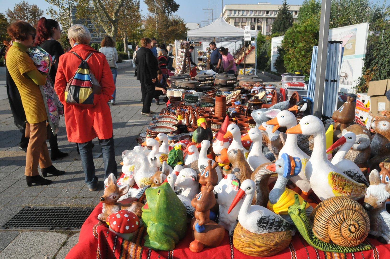 Занаятчиите в продължение на три дни ще продават продукцията си в Бургас. Снимки Лина Главинова