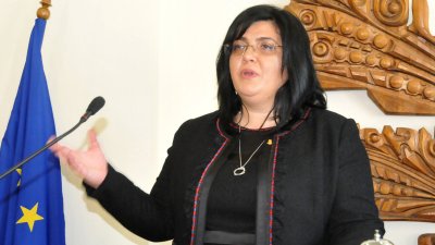 Таня Янчева ще ръководи Общинския съвет в Царево следващите четири години. Снимки Лина Главинова