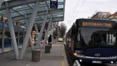 Автобусите по линии Б1 и Б2 ще изпълянват курсове до 02.00 часа на 1-ви януари 2019 година. Снимка Архив Черноморие-бг