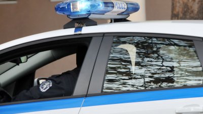 Полицаите от Пето РПУ са спрели автомобила в Сарафово. Снимка Лина Главинова
