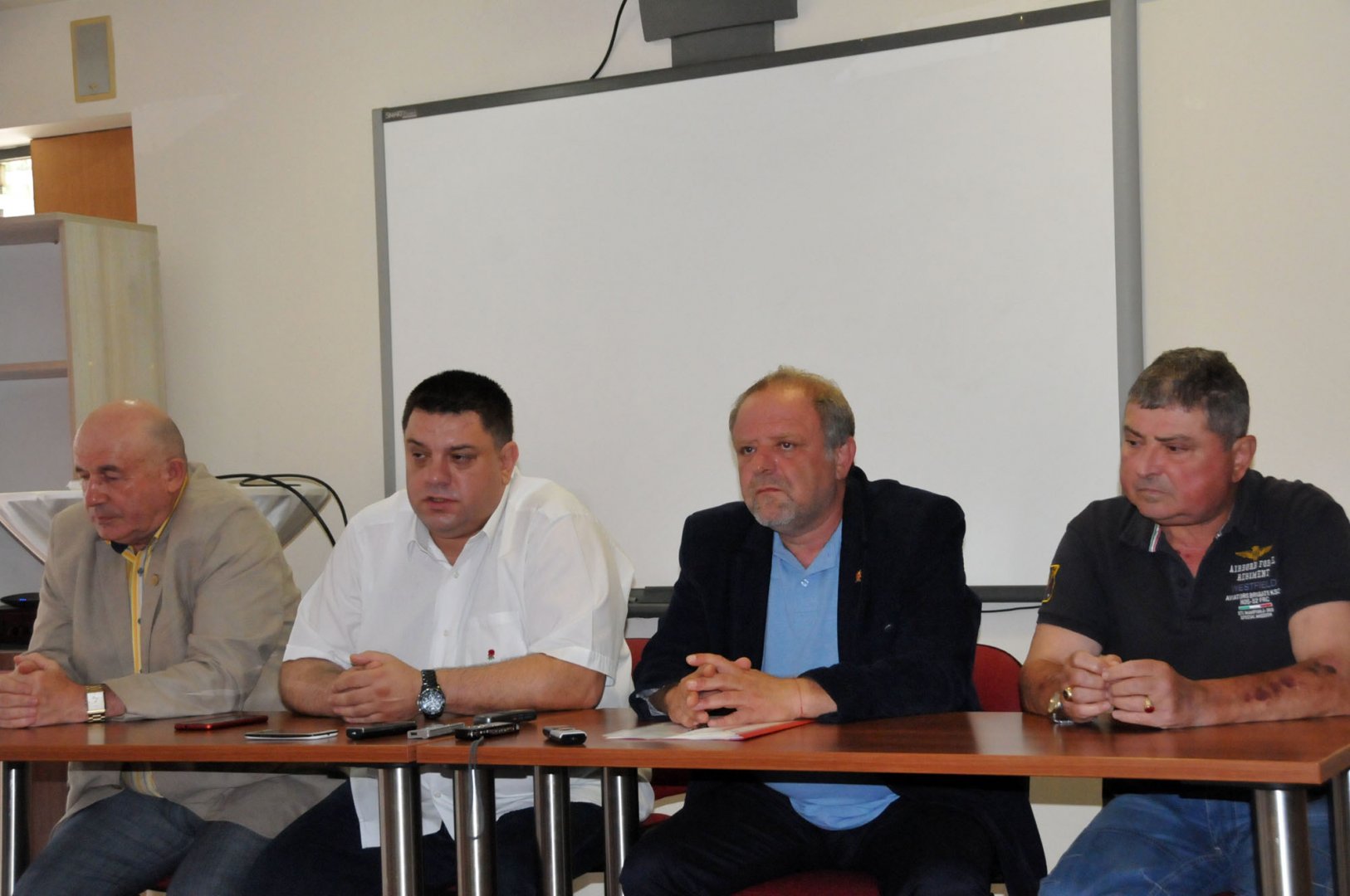 Йордан Георгиев (вторият отдясно наляво) оглави Съюза. Снимка Лина Главинова