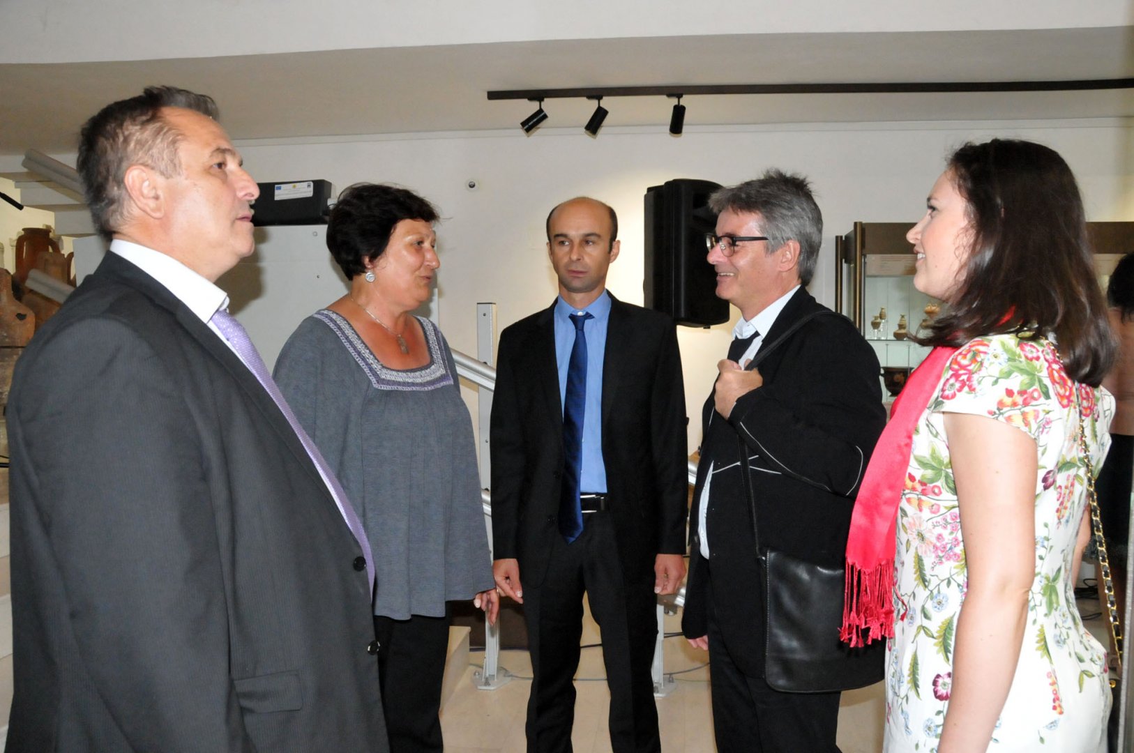 Кметът на Созопол Панайот Рейзи (вляво) откри изложбата. Снимки Лина Главинова