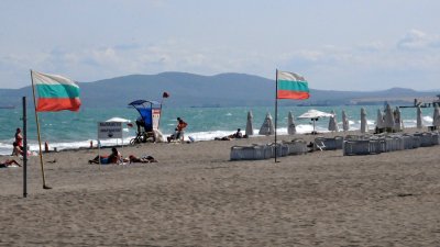 Времето по Черноморието предразполага за есенен плаж. Снимка Архив Черноморие-бг