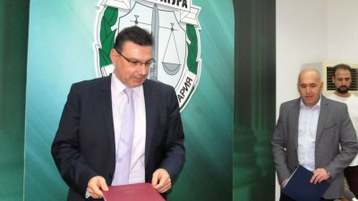 Прокурор Георги Чинев (вляво) и шефът на ОДМВР Радослав Сотиров изнесоха данни по случая. Снимка Лина Главинова