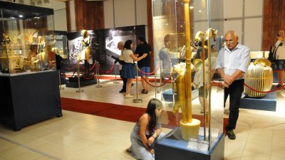 Изложбата Тутанкамон - една недовършена любовна история ще очаква посетители до края на септември в сградата на Държавна опера Бургас. Снимки Лина Главиновао