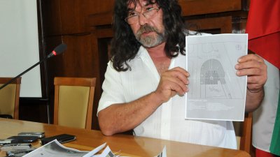 Преди няколко години Радостин Дамасков показа как ще изглежда паметника на Коджакафалията. Снимка Архив Черноморие-Бг
