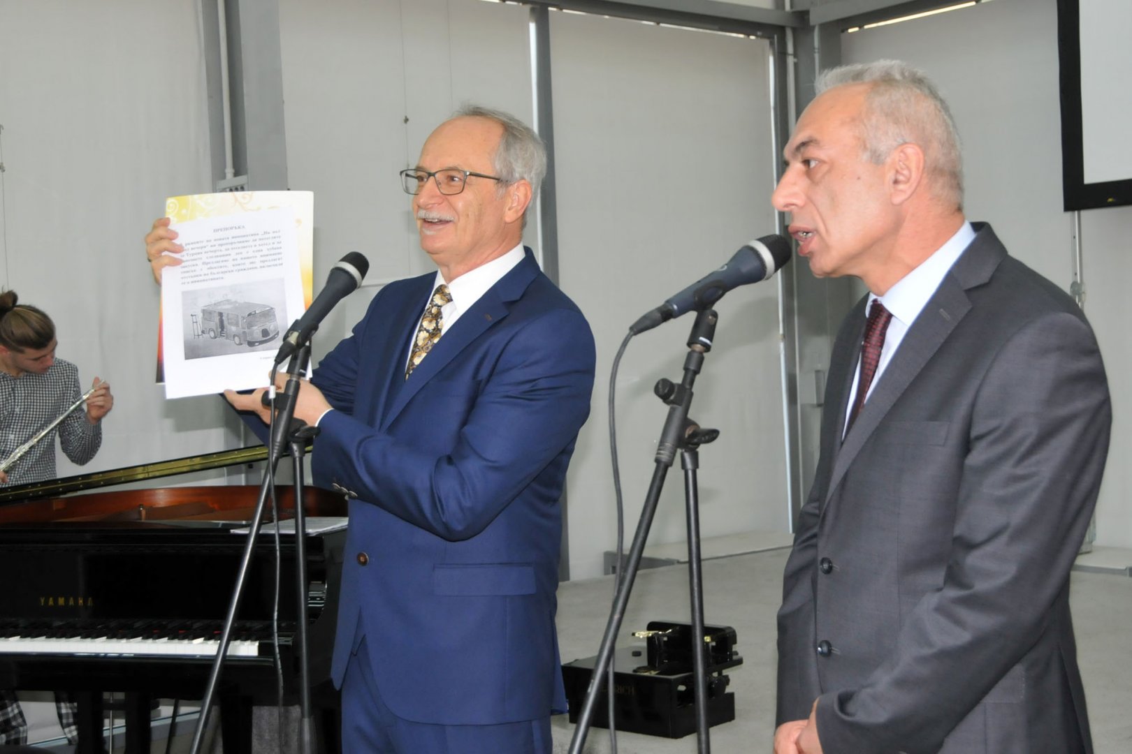 Генералният консул на Турция Нурай Иньонтепе (вляво) презентира инициативата. Снимки Лина Главинова