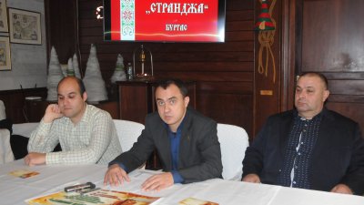 Стефан Колев (в средата) оглави тракийския клуб Странджа. Снимка Лина Главинова