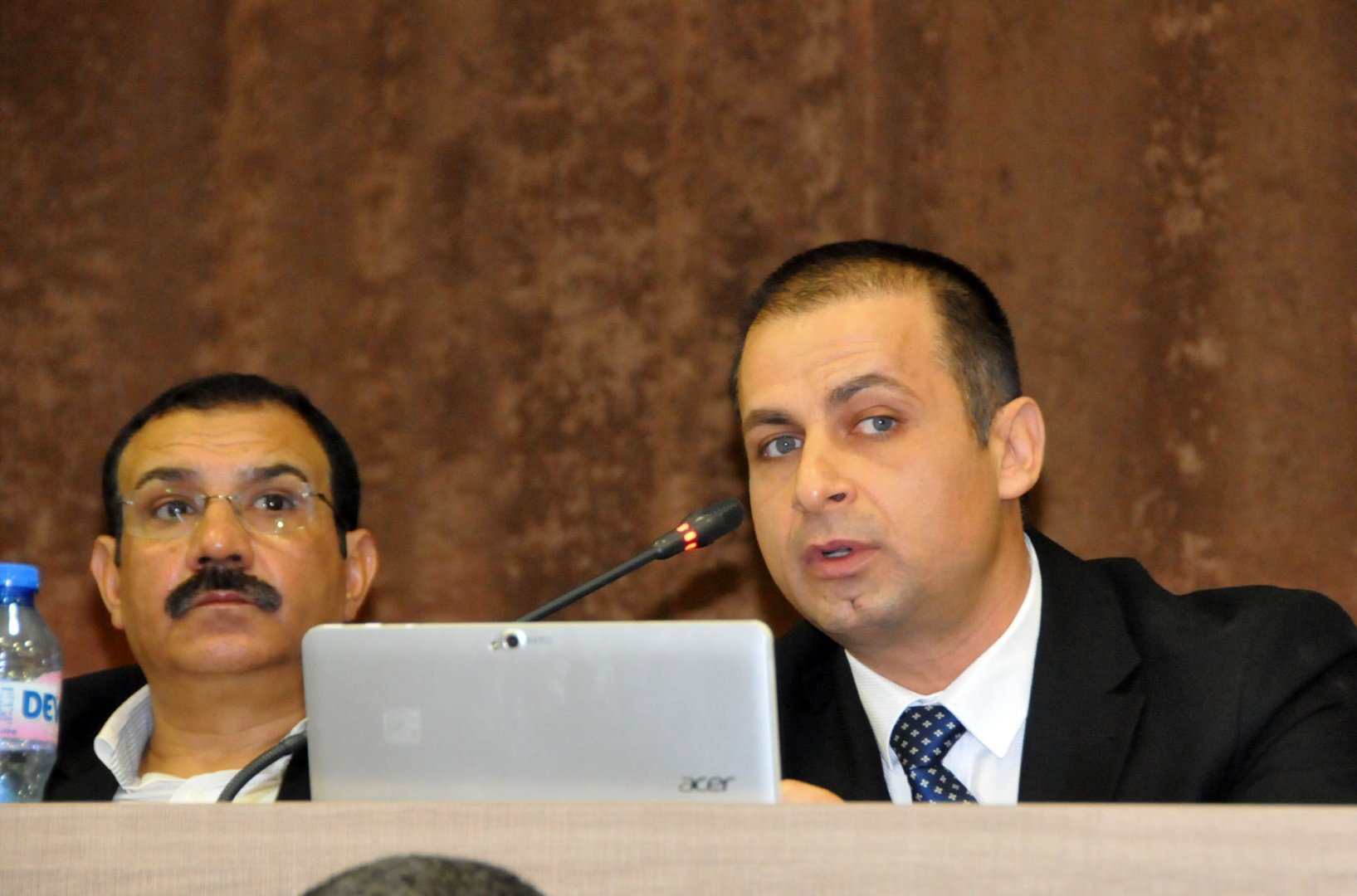 Докладната записка, зад която стои и Живко Такабов (вдясно) бе гласувана наполовина. Снимки Лина Главинова