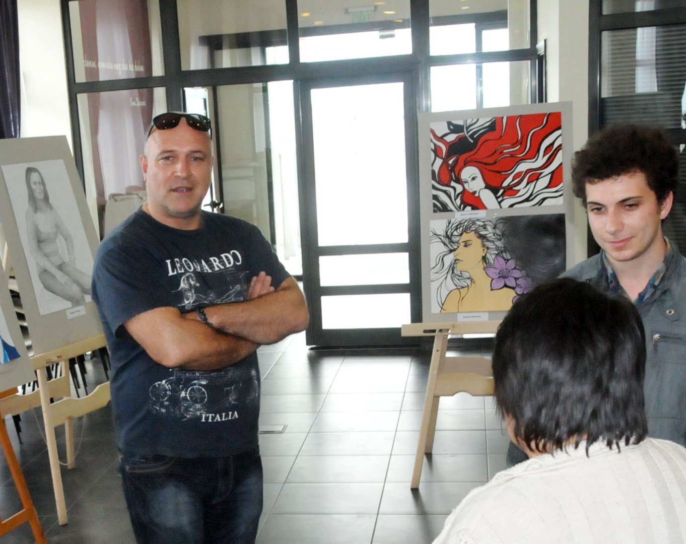 Атанас Стоянов преподава изобразително изкуство в гимназията. Снимка Лина Главинова
