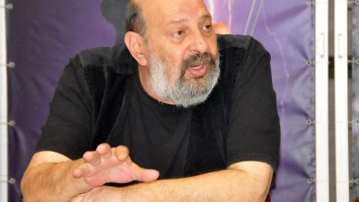 Директорът на бургаския театър Борислав Чакринов не знае как ще се справят със сметките за отопление през зимата. Снимка Архив Черноморие-бг