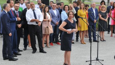Премиерът Бойко Борисов дойде за откриването на гимназията. Снимки Лина Главинова