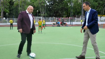 Министър Крале и кметът Николов показаха спортни умения. Снимки Лина Главинова
