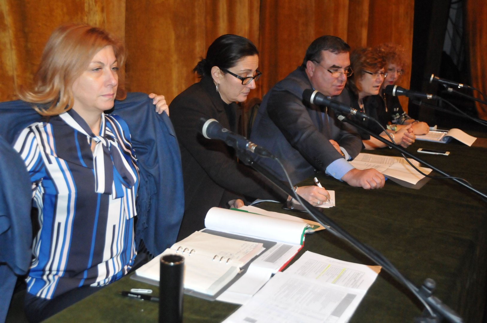 Четирима заместник-кметове взеха участие в първото обществено обсъждане. Снимки Лина Главинова