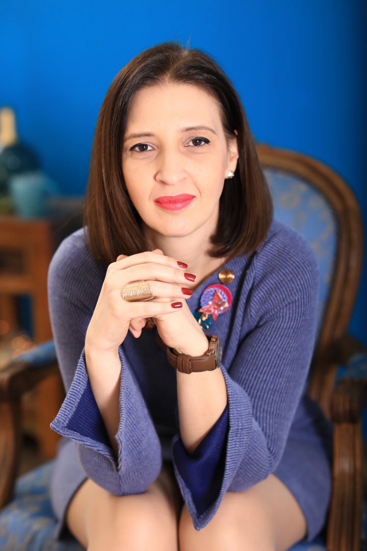 Валентина Радиева - Маренова е астролог - консултант, треньор по емоционална интелигентност и автор на астрологични статии в печатни и онлайн медии