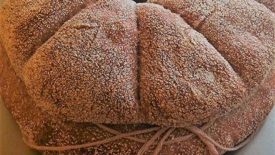 Този хляб по стара римска рецепта, изпечен в пекарна Зорница, ще бъде дегустиран на събитието в НАР Деултум - Дебелт. Снимки Борислава Симова