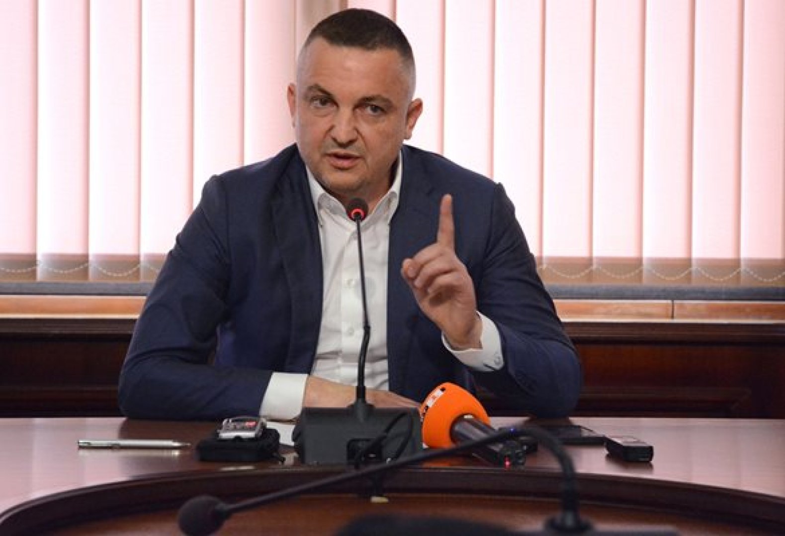 Настоящият кмет на Варна води на първи тур с малка преднина