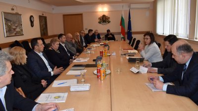 Корнелия Нинова проведе среща с производителите на олио. Снимка Министерство на икономиката и индустрията