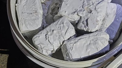 Точното тегло на наркотиците е 28. 519 кг. Те са били разпределени в 28 пакета. Снимка Окръжна прокуратура Бургас