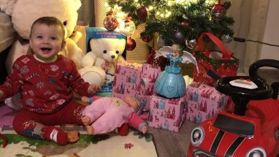 Малката Крисия е от Бургас и това е нейната първа Коледа