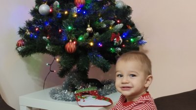 Това е втората Коледа на малкия Павел Тодоров