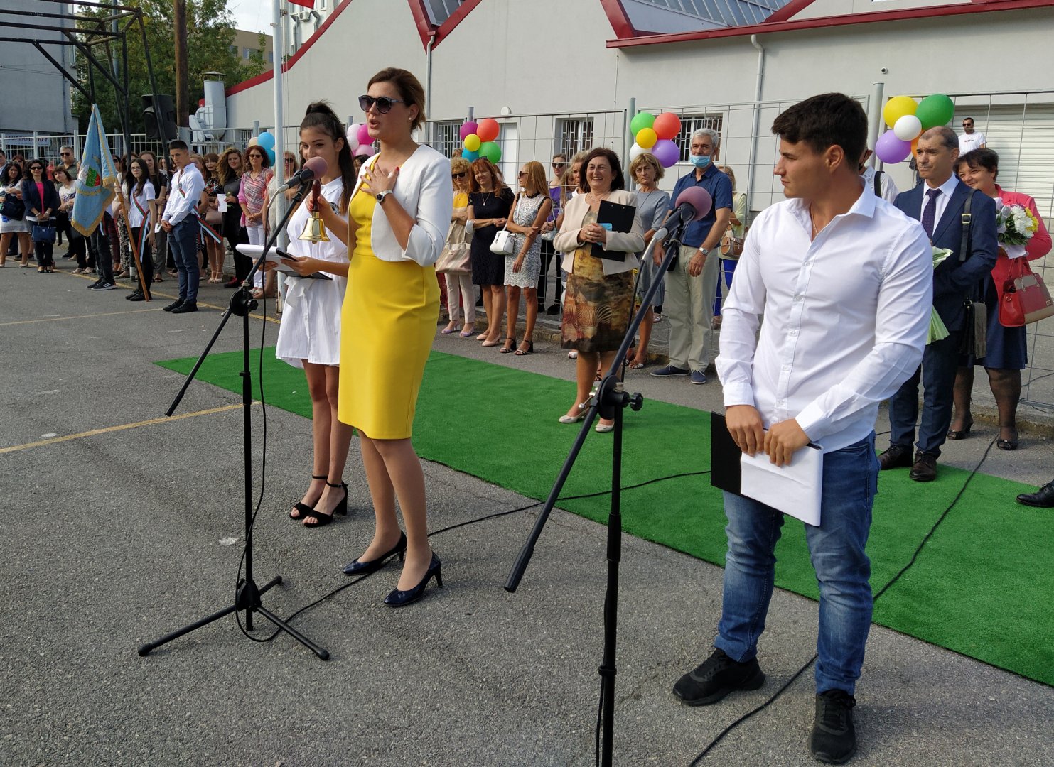 Зам.-министърът на образованието Карина Ангелиева откри учебната година в бургаската ПГМЕЕ. Снимки Авторът