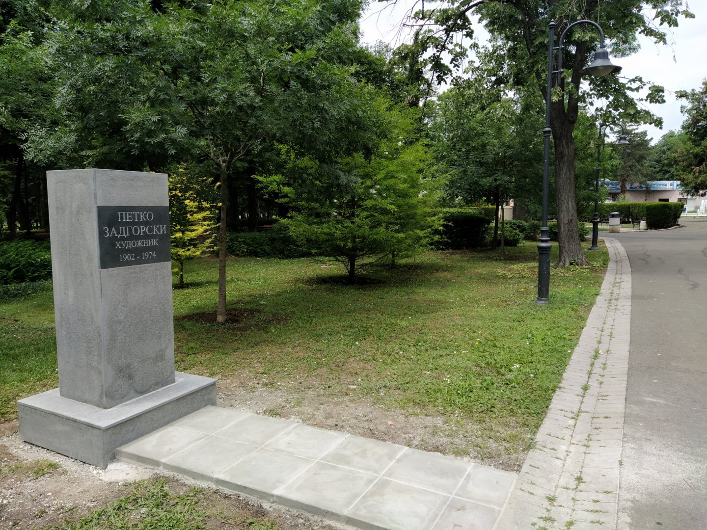 Постаментът е монтиран. Предстои да бъда поставен бюстът на Петко Задгорски и паметника да бъде открит на 19-ти юли